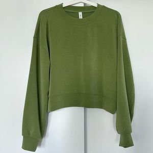 LULULEMON Softstreme Perfectly Oversized Cropped Crew - size 6